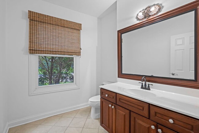 Building Photo - 1813 Admiral Ct