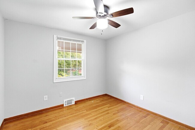 Building Photo - 8983 Highland Dr
