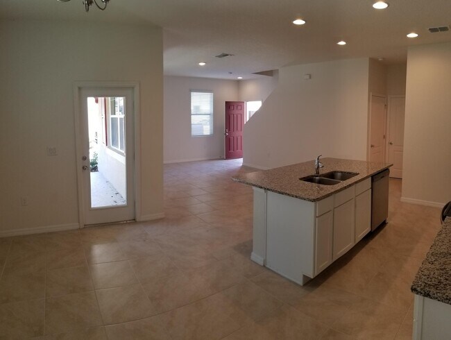 Building Photo - 3/2.5 Port Orange Townhome