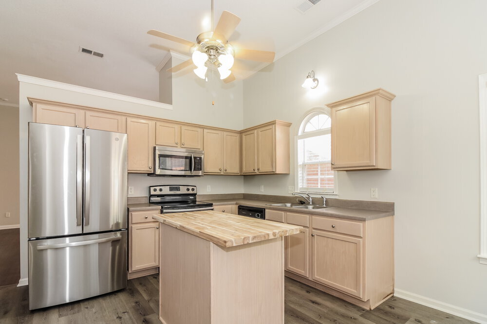 Building Photo - 8696 Eagle View Dr