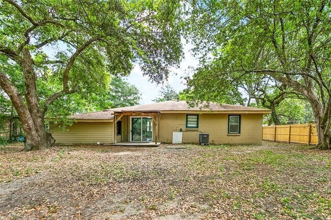 Building Photo - 1279 Jaycee Dr