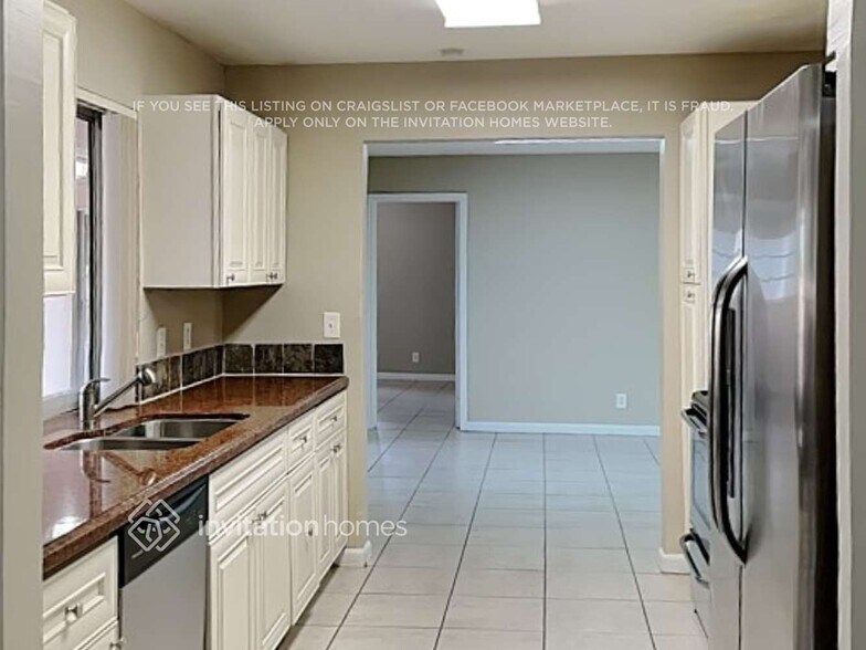 Building Photo - 5042 SW 89th Ave
