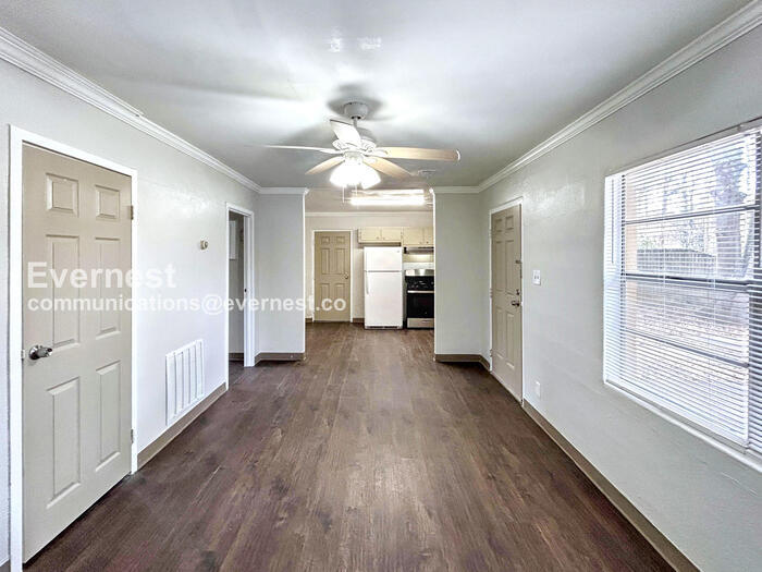 Building Photo - 431 Annie St