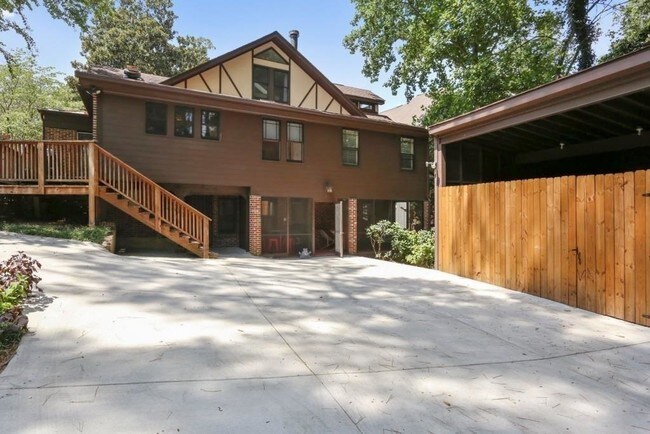 Building Photo - 1079 E Clifton Rd NE