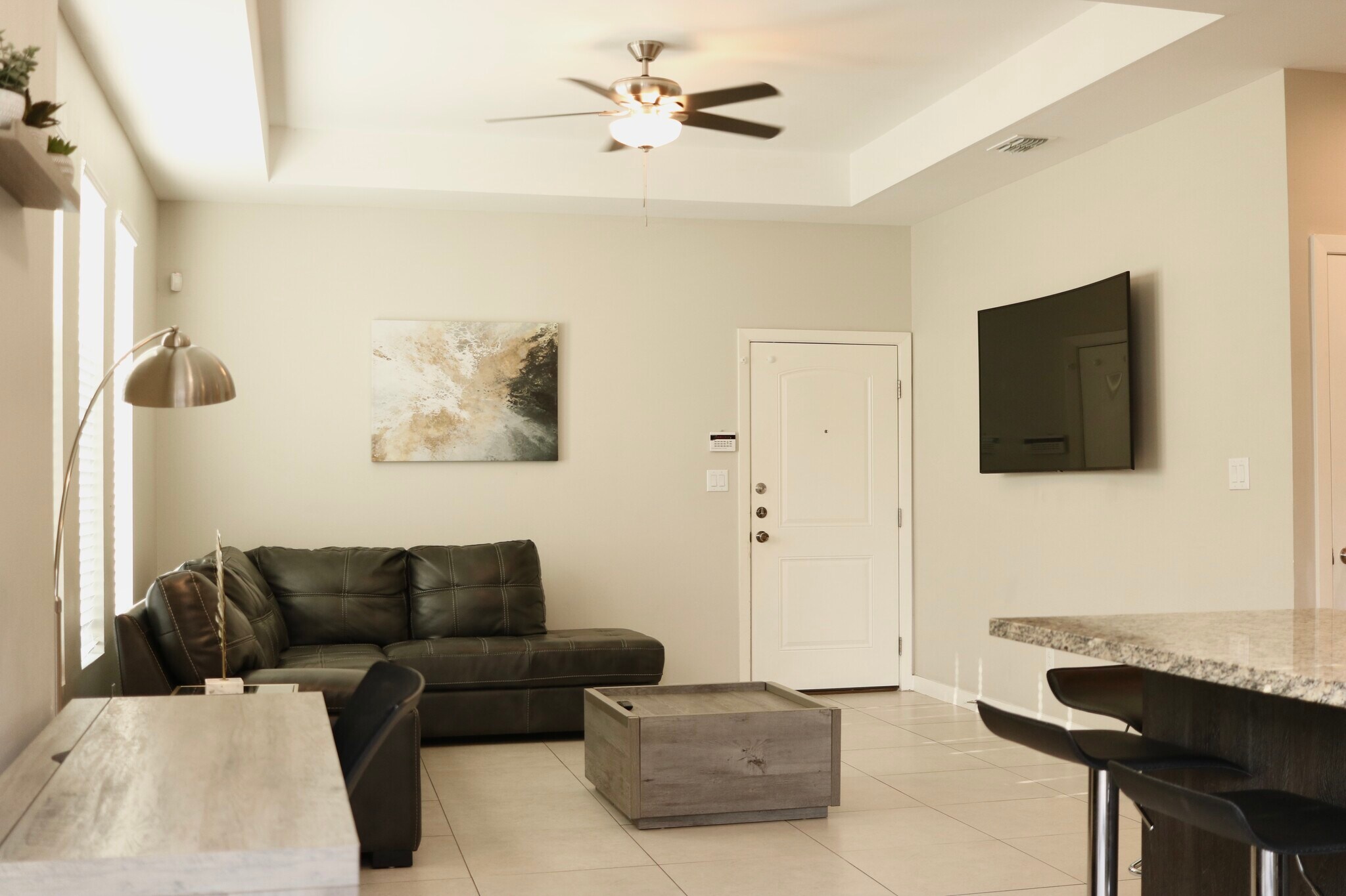 Large living room! - 1510 Deer Hls