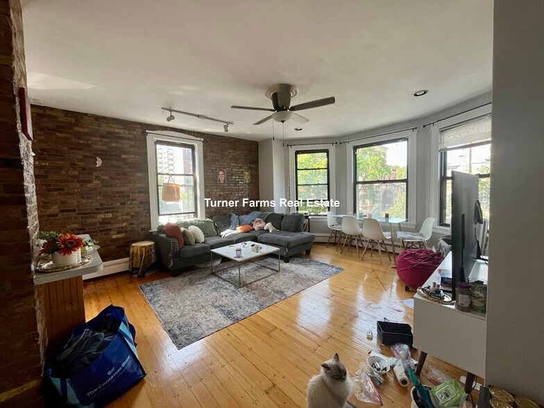 Primary Photo - 1520 Tremont St