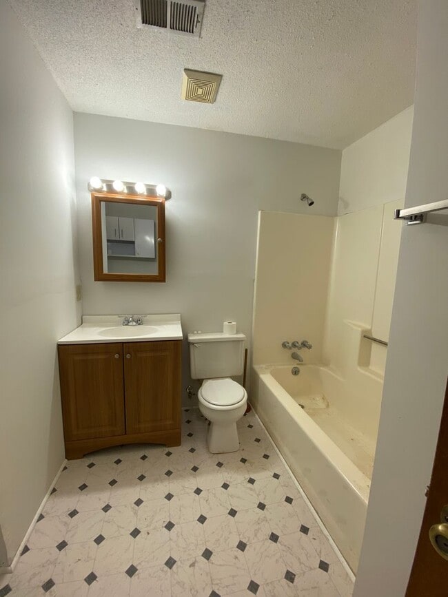 Building Photo - 21 Sugar Run Rd