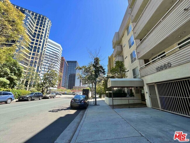 Building Photo - 10960 Ashton Ave