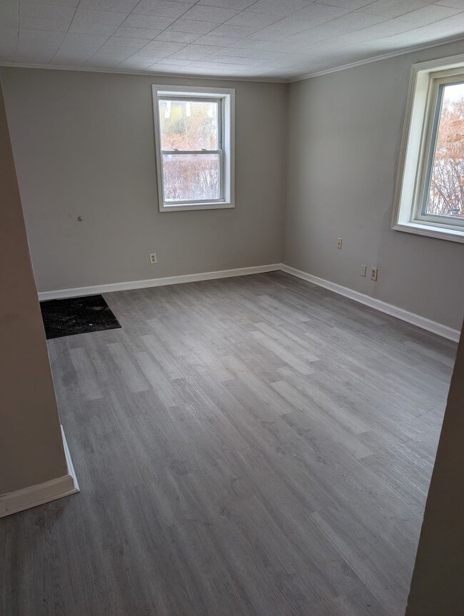Building Photo - 739 Harriet St