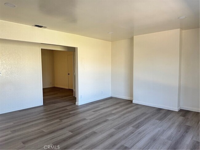 Building Photo - 1285 E Kingsley Ave