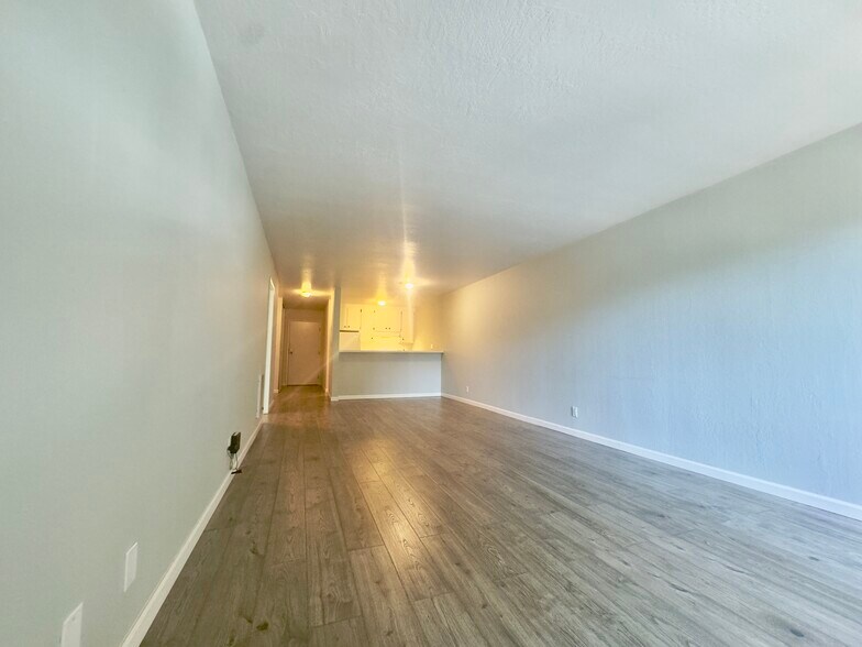 Building Photo - 288 Whitmore St