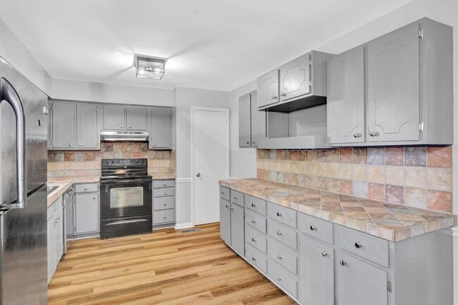 Building Photo - 3401 Shakertown Rd