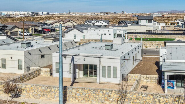 Building Photo - Beautiful East side House 4 bed-2.5 baths, part of The Overlook Casa Club that includes Swimming ...