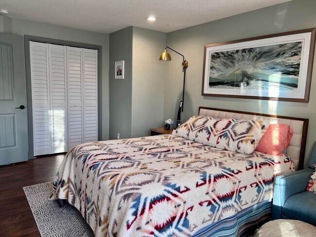 Building Photo - One Level Home - Three Bedroom + Bonus with AC / Beautiful Yard!