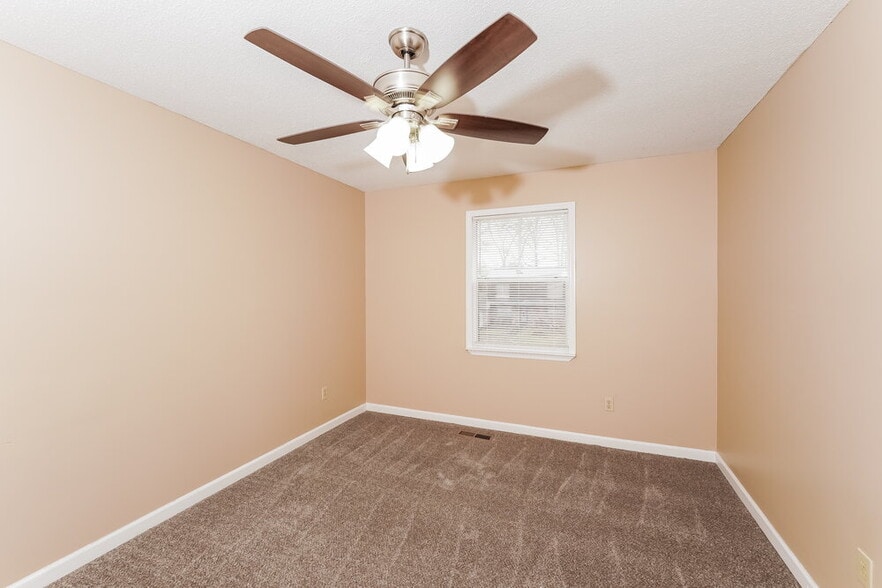 Building Photo - 5040 Loren Ln