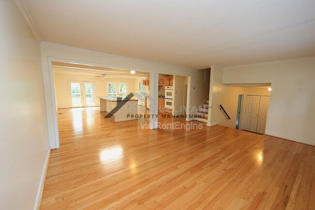 Building Photo - 304 Cheryl Ave