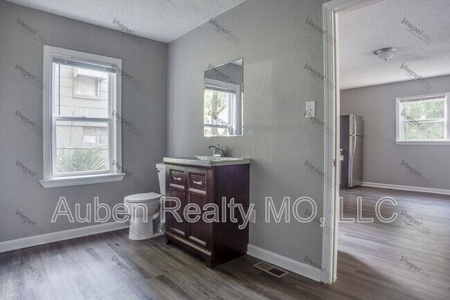 Building Photo - 11224 E Sheley Rd