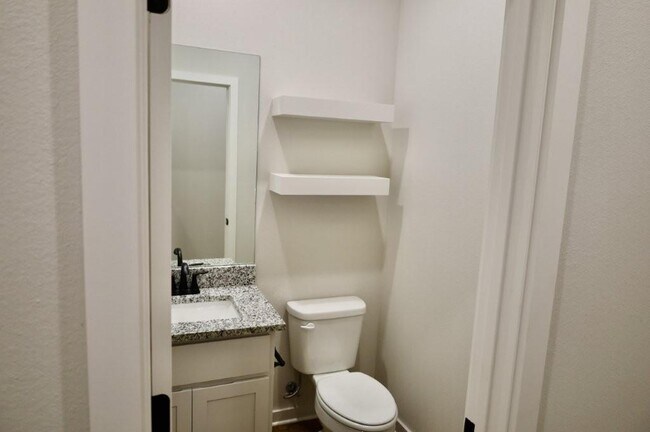 Building Photo - 530 Cosmos St