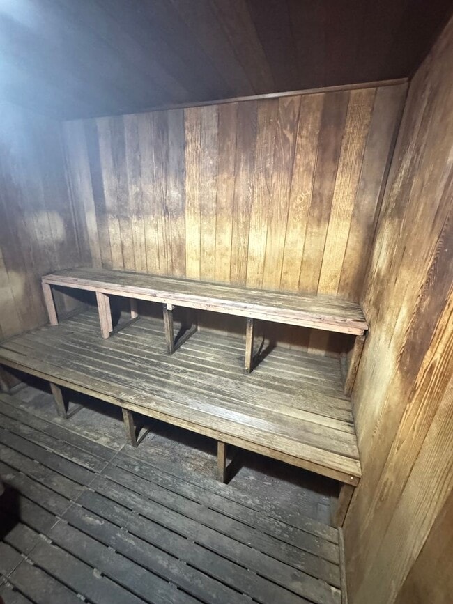 Building Photo - 1 Bed / 1 Bath | Utilities include | Near ...