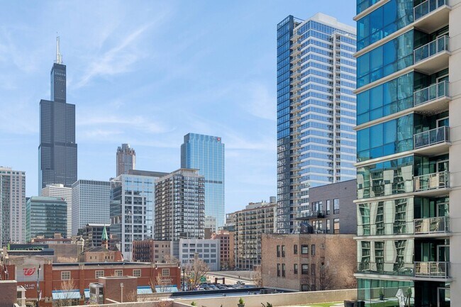 Building Photo - 123 S Green St