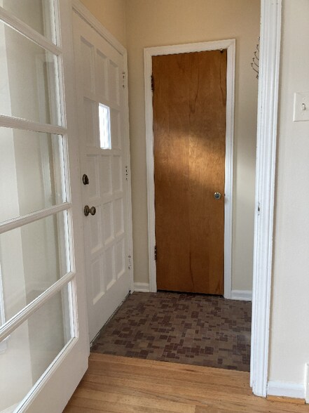 Building Photo - 1509 Chapin Ave