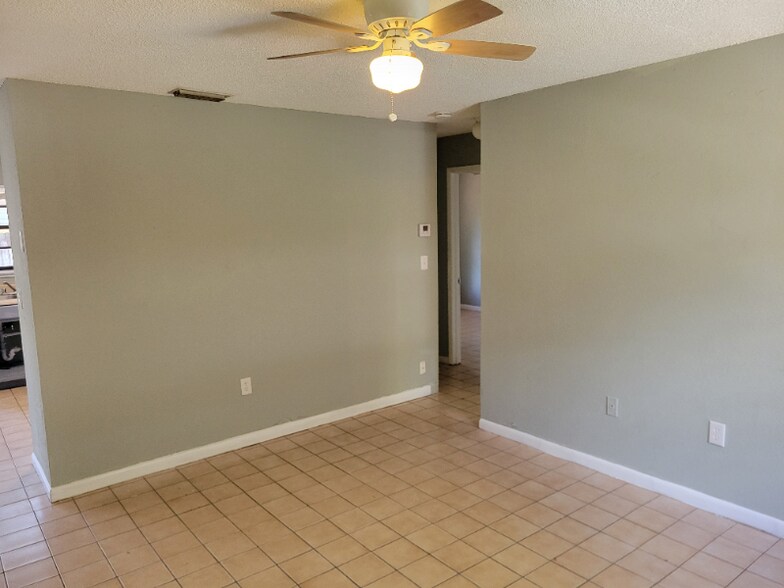 Building Photo - 14733 Sunset St