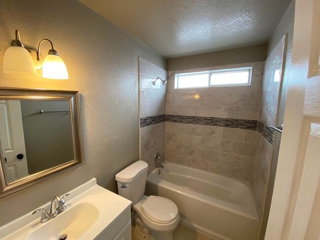 Building Photo - 2914 Royal Knoll Dr
