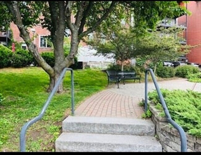 Building Photo - 6 Brigham St