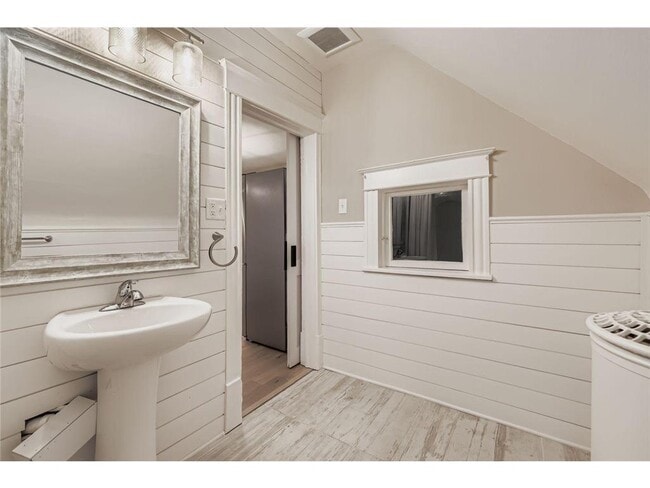 Building Photo - 1834 Fillmore St NE