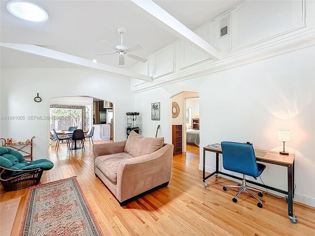 Building Photo - 1419 NE 4th Ct