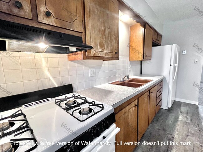 Building Photo - 7211-7211 Montana Ave