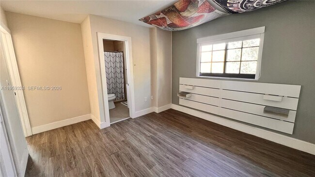 Building Photo - 3538 SW 17th St