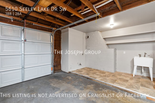 Building Photo - Beautifully updated 3 bed/2 bath in Lakewood!