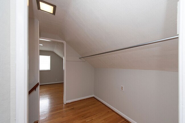 Building Photo - 3627 Edgebrook Dr