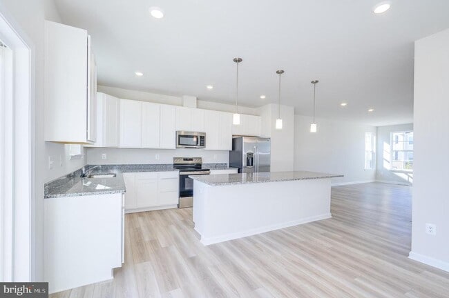 Building Photo - 450 Seeback Dr