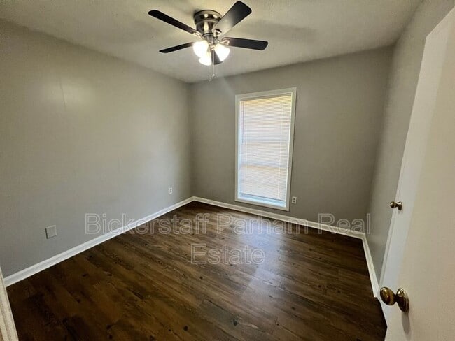 Building Photo - 6620 Cove Cir