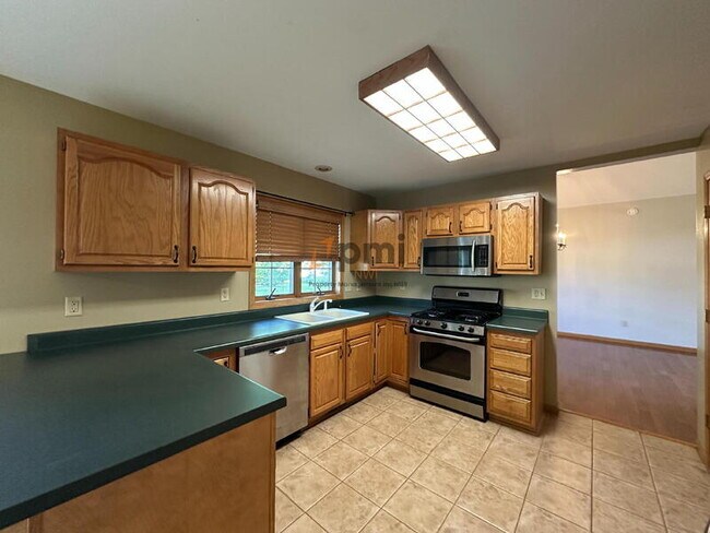 Building Photo - 384 Kingsmill Dr