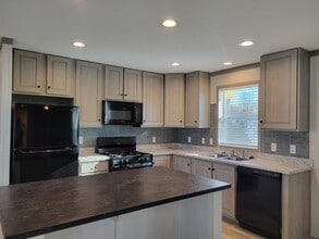 Building Photo - 327 Utah Ct