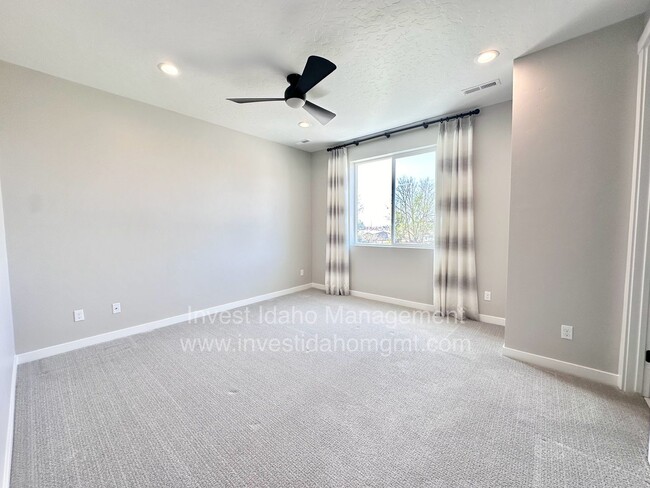 Building Photo - $500 move in credit! Luxury Living in the ...