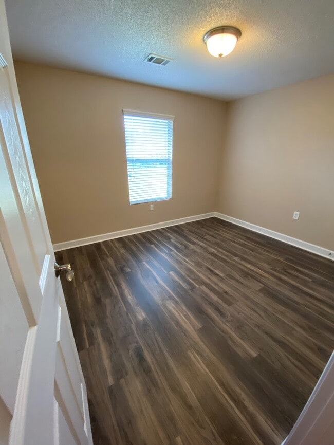 Building Photo - 32 Skystone Ct