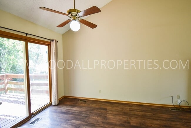 Building Photo - 3 Bedroom, 1.5 Bath Home in West Des Moines