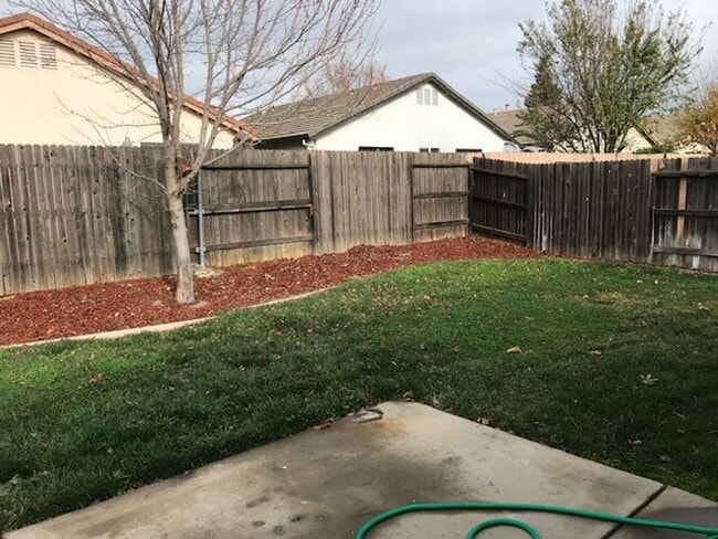 Building Photo - Home Sweet Home!  Adorable 3/2 Single Stor...