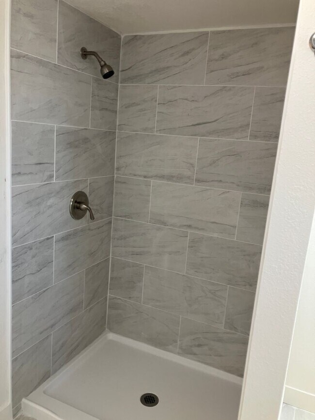 Building Photo - 1351 Leonard Ave