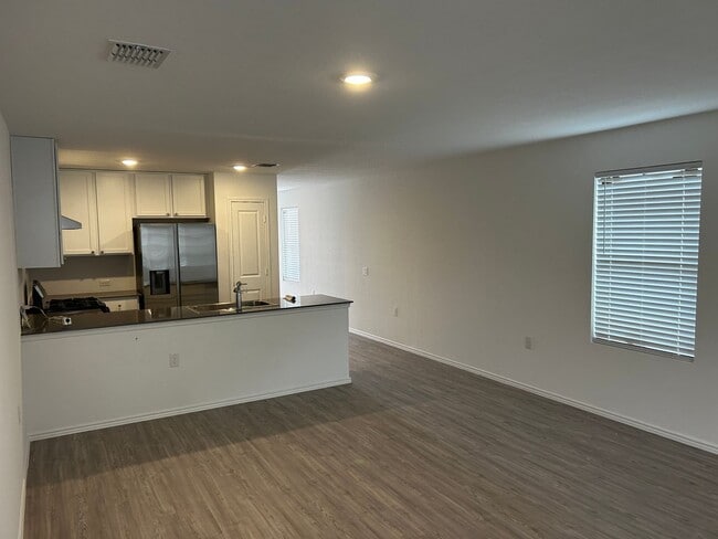 Building Photo - VIDA Subdivison - 4bed 2 bath Home