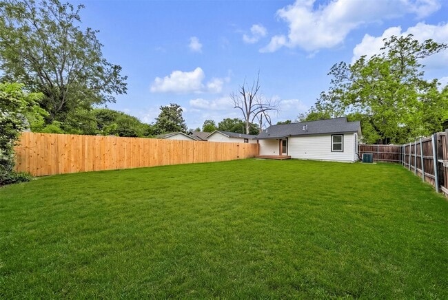 Building Photo - 601 Pearson Ave