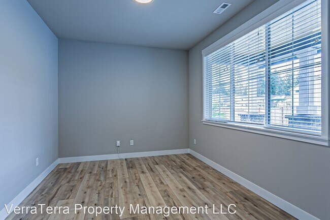 Building Photo - 4 br, 3 bath House - 6806 165th St Ct E