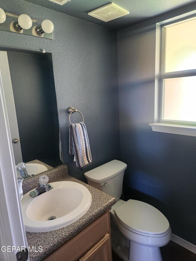 Building Photo - 3281 Emerald Point Dr