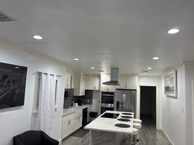 Building Photo - 3021 Gray St