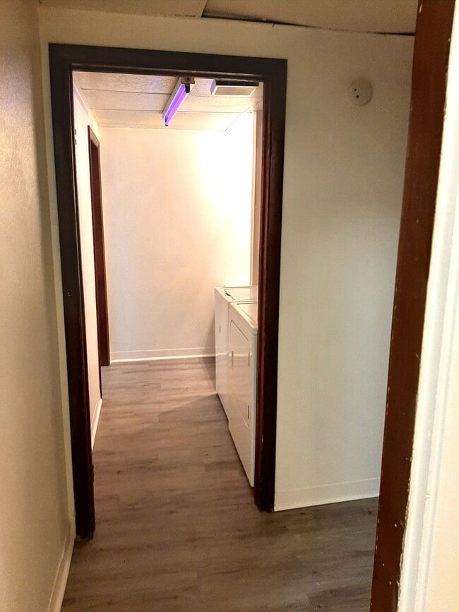 Building Photo - (1614 8th Ave)