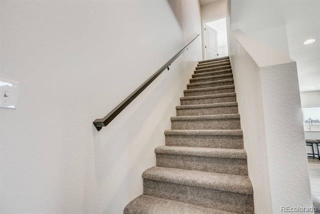 Building Photo - 2220 E La Salle St